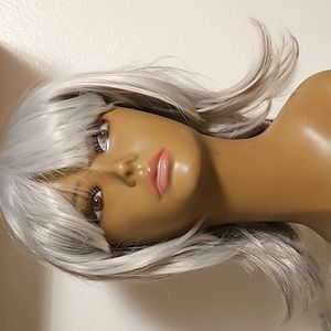 Synthetic wig silver shoulder length